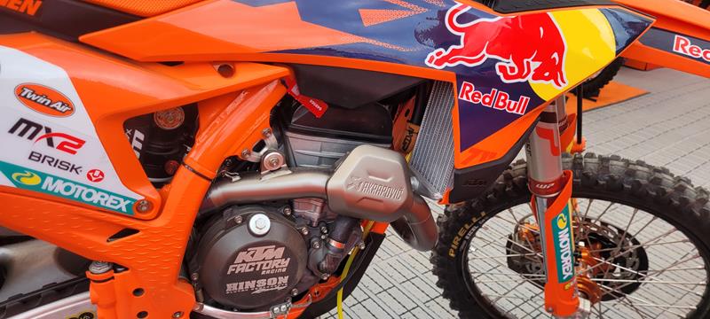 Dominancia techniky KTM v priamom prenose od OKR Moto